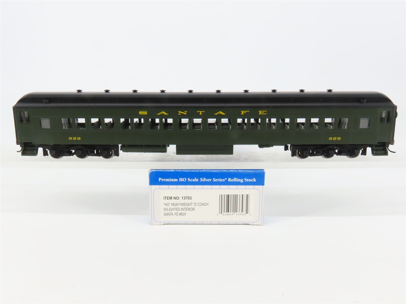 HO Scale Bachmann Silver Series 13703 ATSF Santa Fe 72' Coach Passenger Car #829