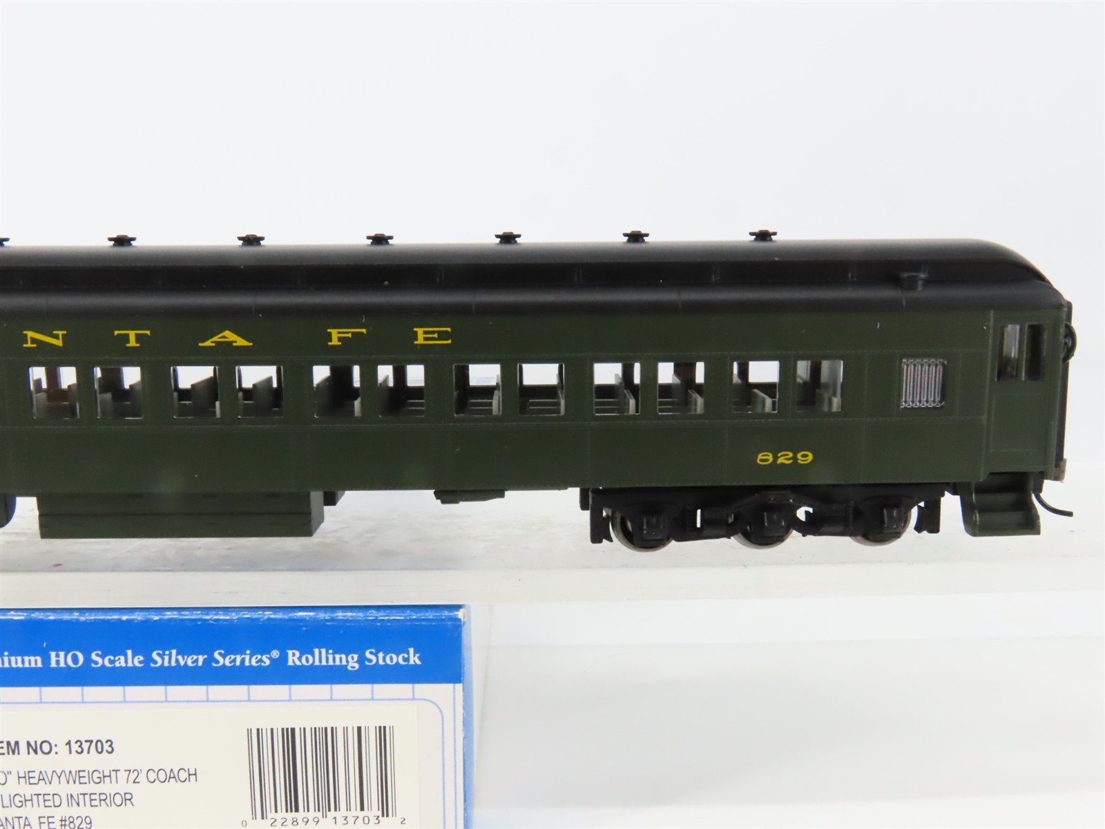 HO Scale Bachmann Silver Series 13703 ATSF Santa Fe 72' Coach Passenger Car #829
