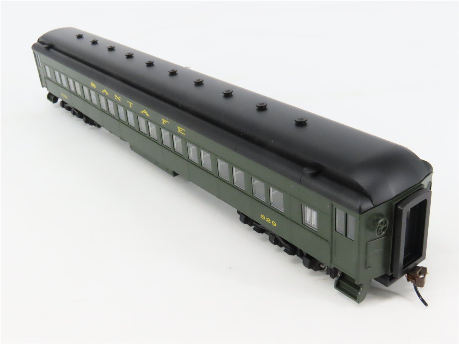 HO Scale Bachmann Silver Series 13703 ATSF Santa Fe 72' Coach Passenger Car #829