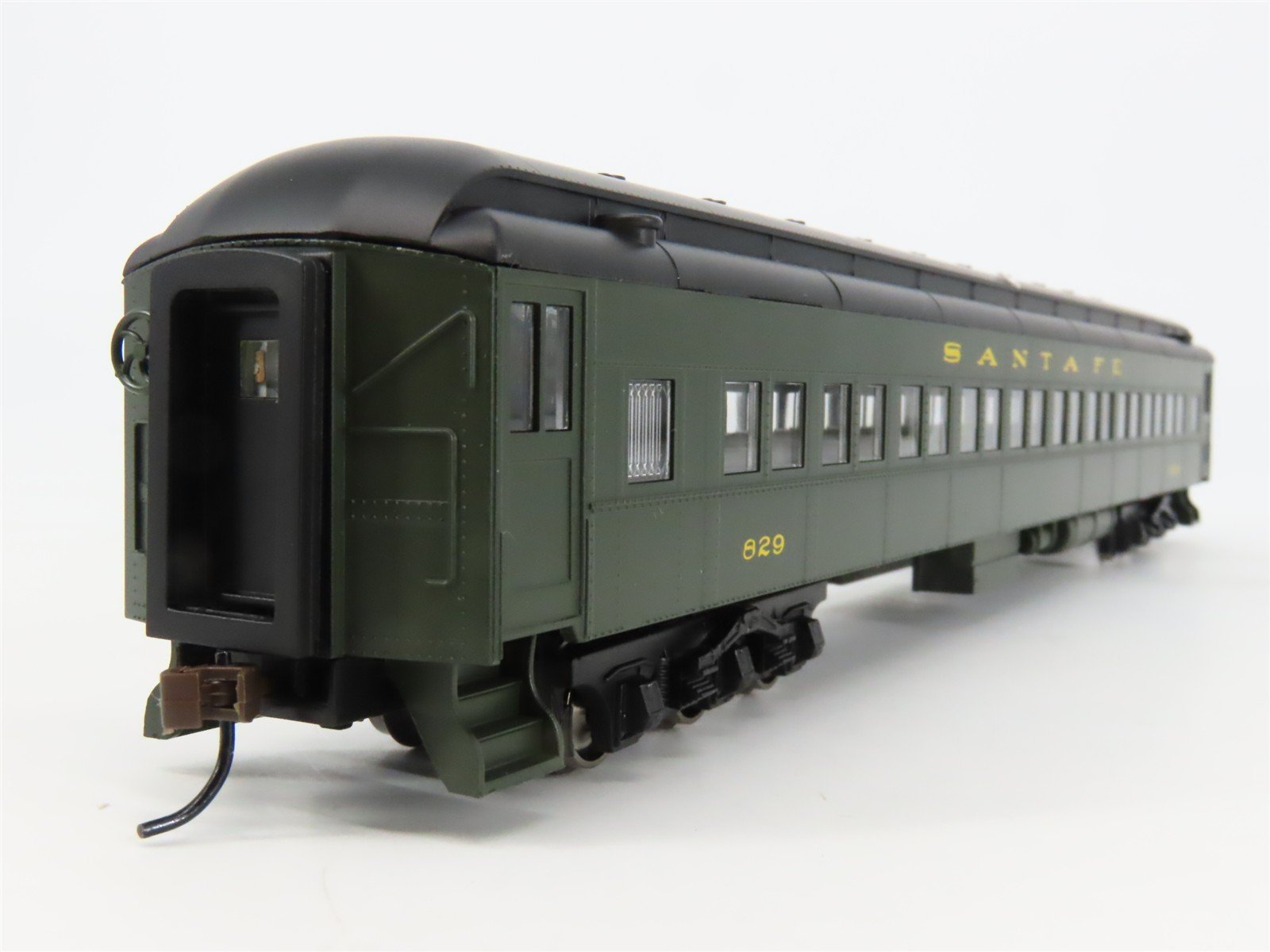HO Scale Bachmann Silver Series 13703 ATSF Santa Fe 72' Coach Passenger Car #829