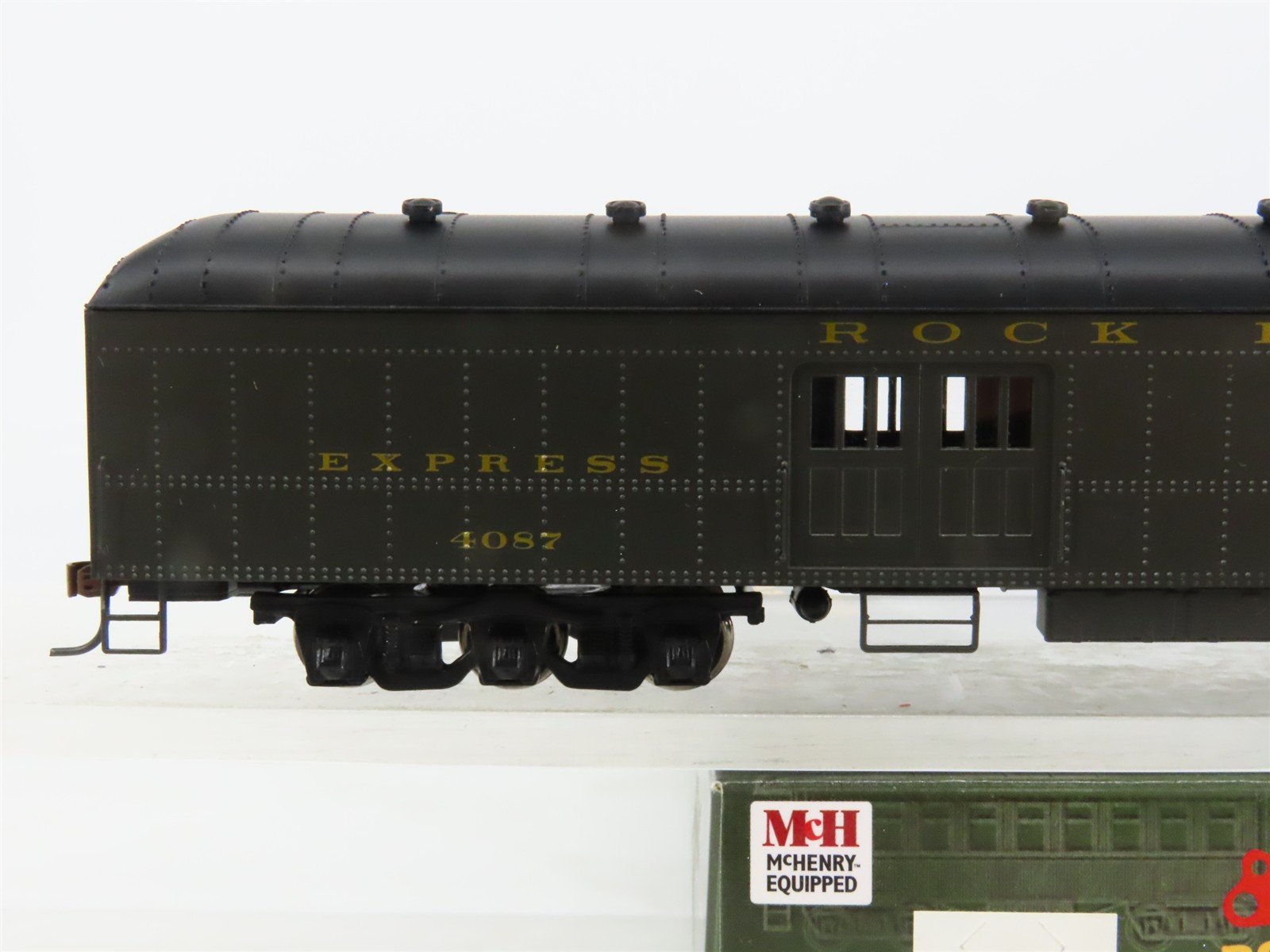 HO Scale Roundhouse 86528 RI Rock Island Baggage Express Passenger Car #4087