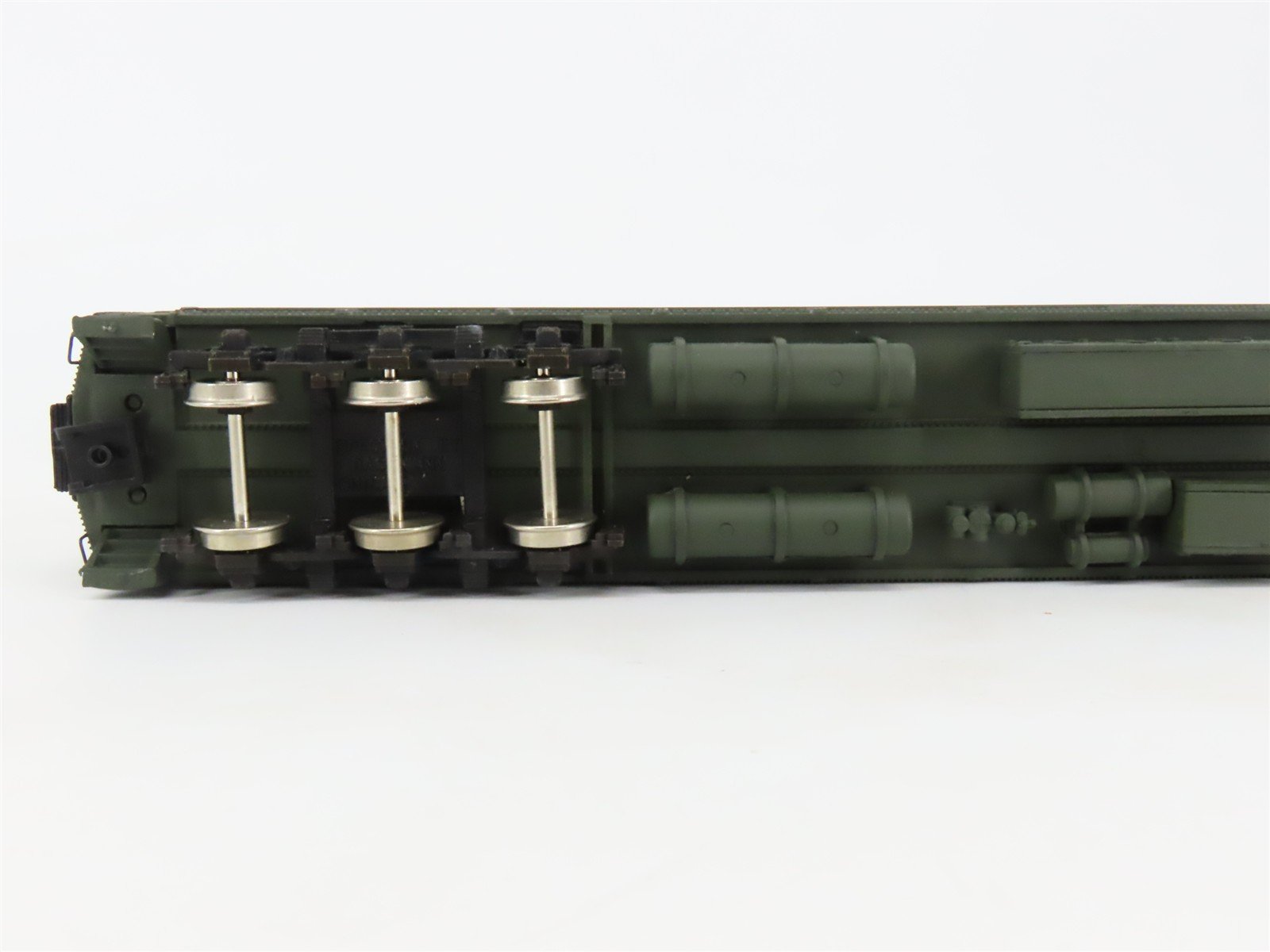 HO Scale Bachmann 89143 ATSF Santa Fe Railroad Coach Passenger Car #834