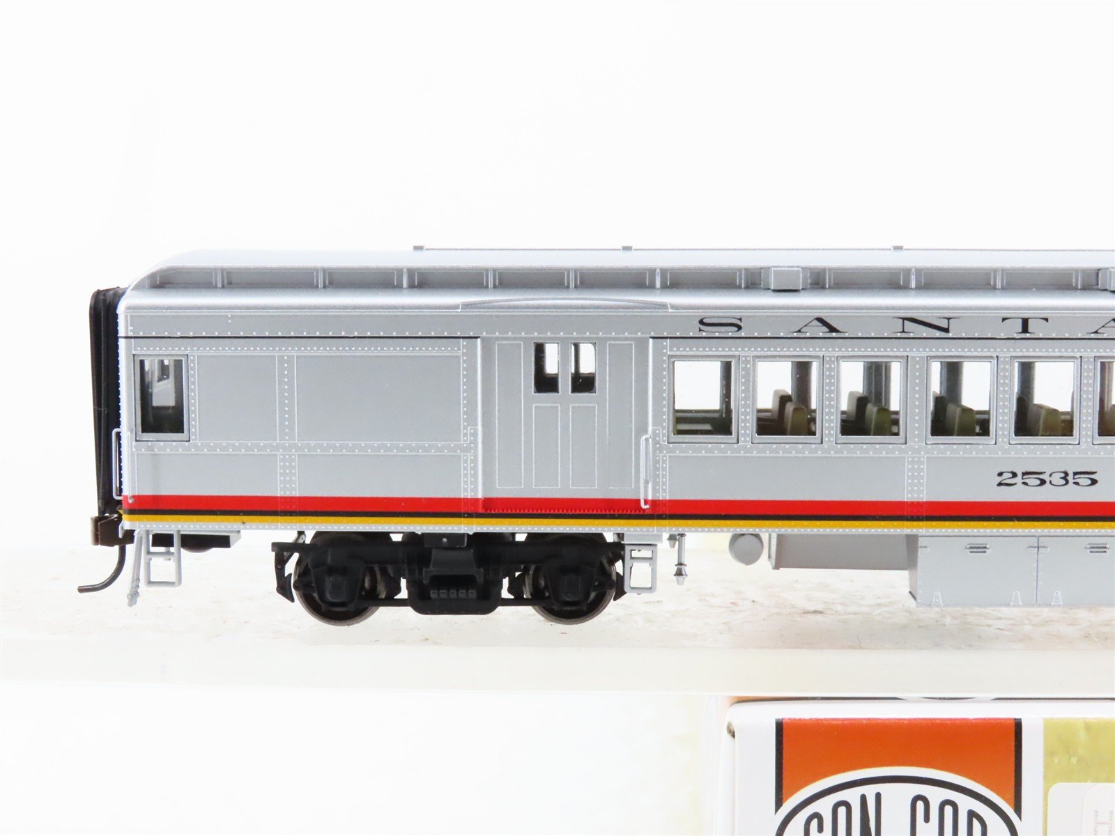 HO Scale Con-Cor 0001-094377(01) ATSF Santa Fe Combine Passenger Car #2535