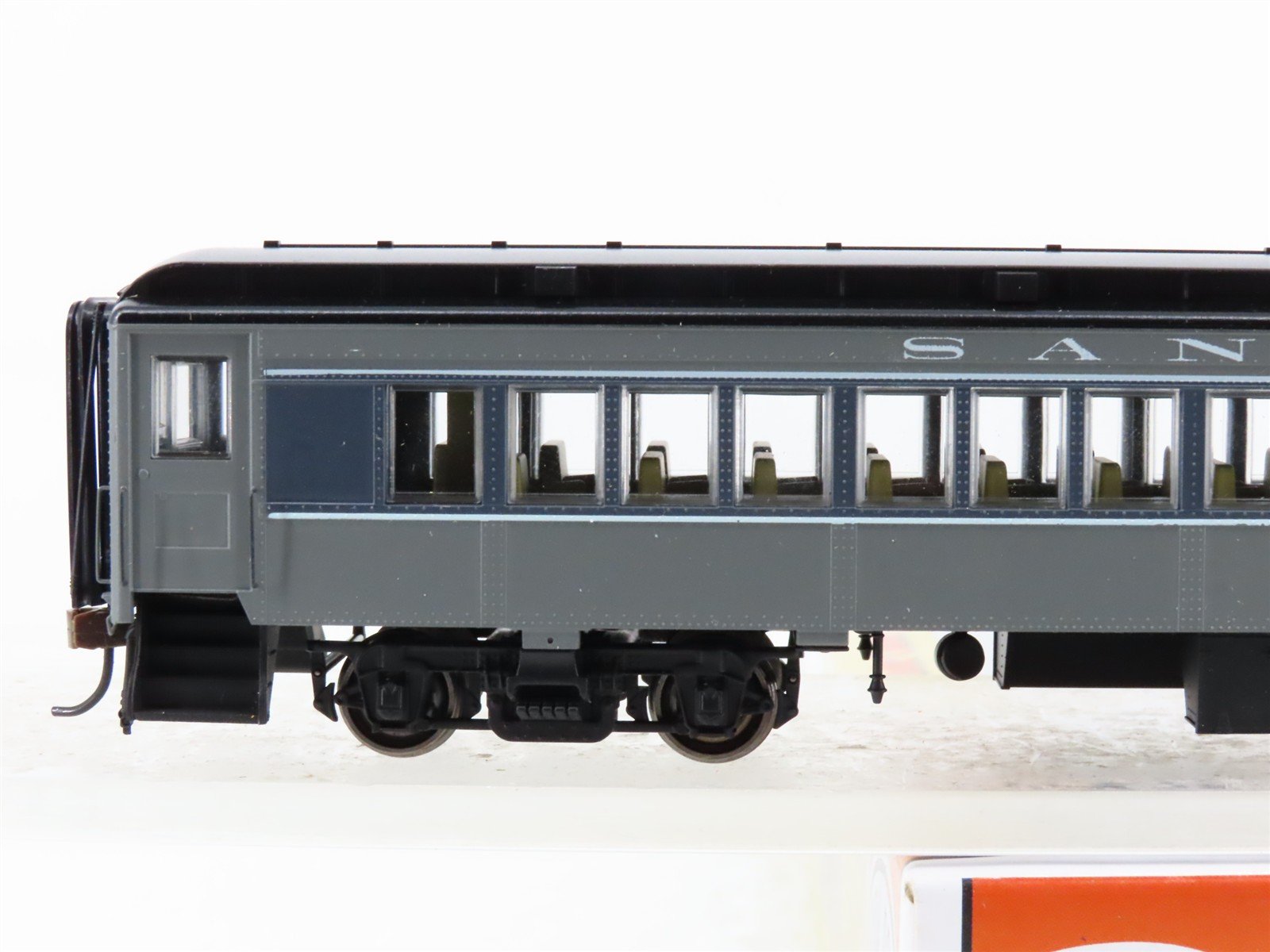 HO Scale Con-Cor 0001-094226(3) ATSF Santa Fe Railroad Passenger Car #3048