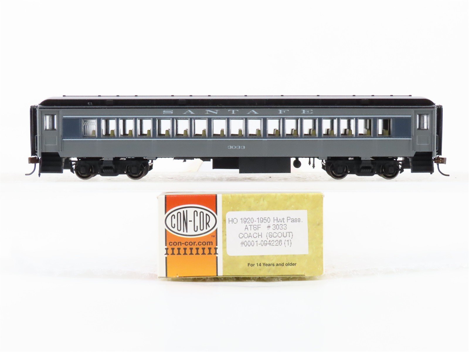 HO Scale Con-Cor 0001-094226(1) ATSF Santa Fe Railroad Coach Passenger Car #3033