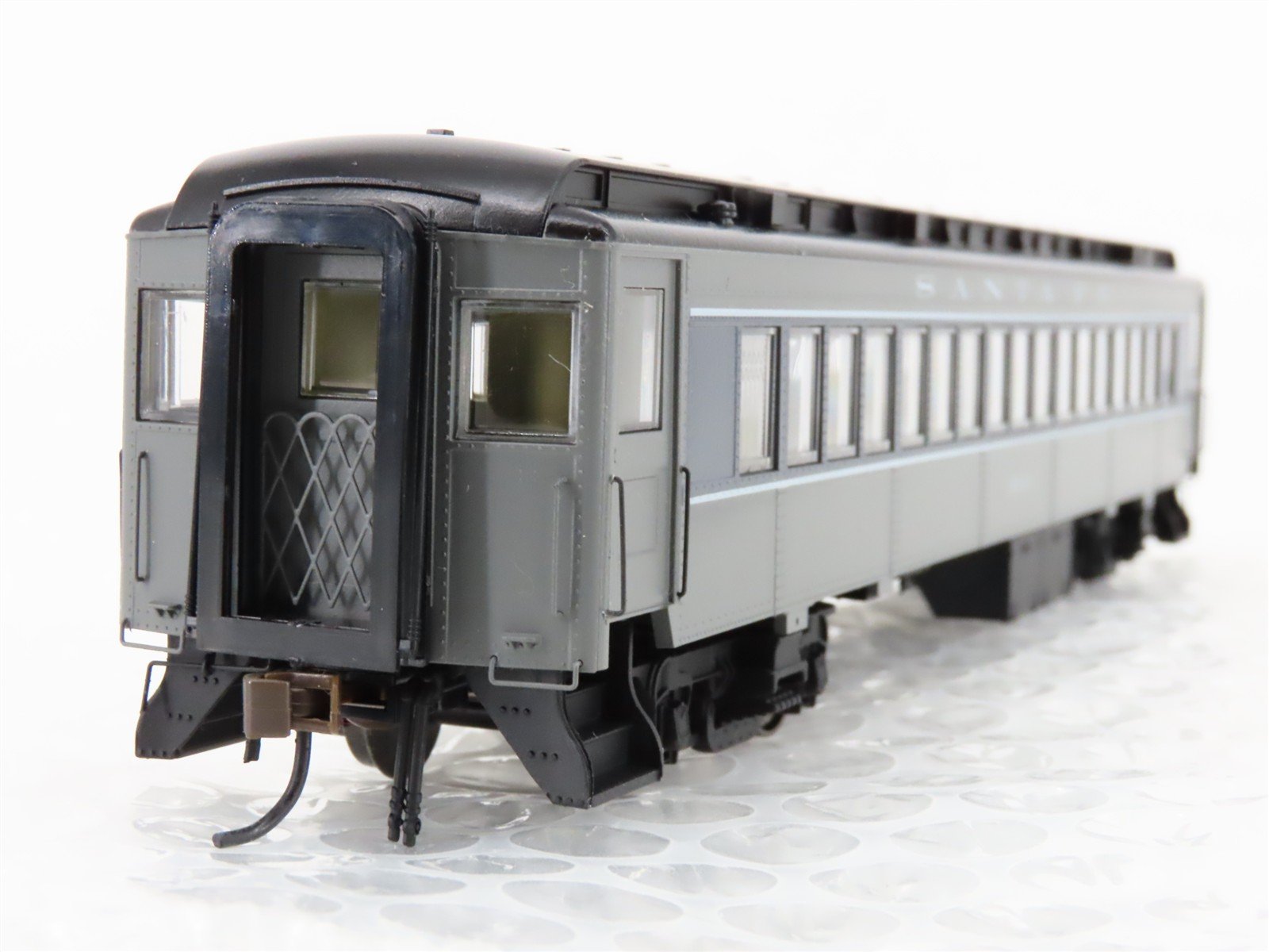 HO Scale Con-Cor 0001-094226(1) ATSF Santa Fe Railroad Coach Passenger Car #3033