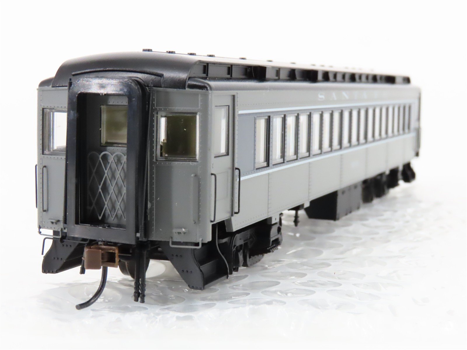 HO Scale Con-Cor 0001-094226(1) ATSF Santa Fe Railroad Coach Passenger Car #3033