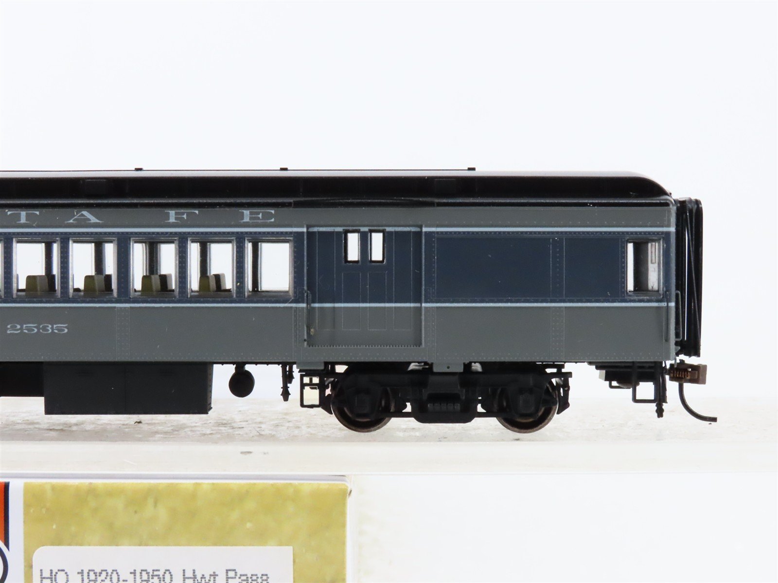 HO Scale Con-Cor 0001-094376(1) ATSF Santa Fe Railroad Combine Passenger #2535