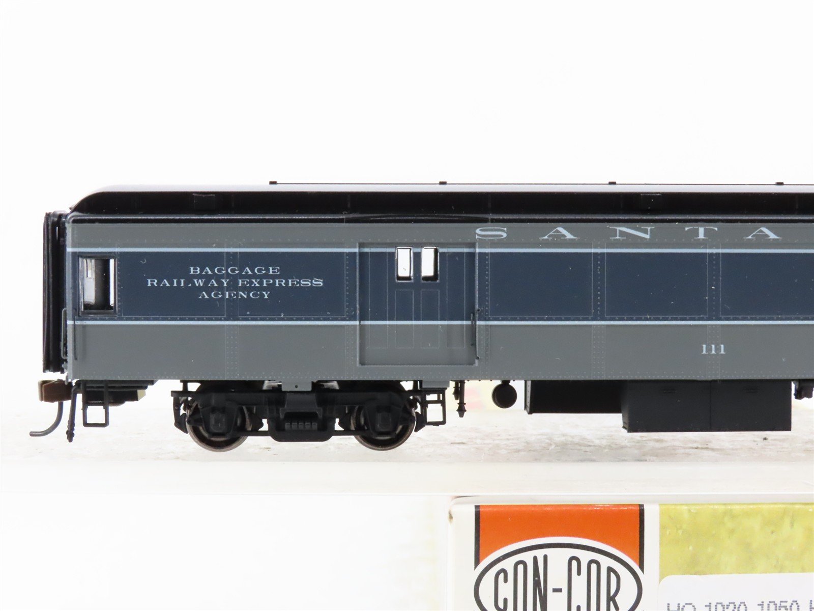 HO Scale Con-Cor 0001-094326(2) ATSF Santa Fe Baggage Passenger Car #111