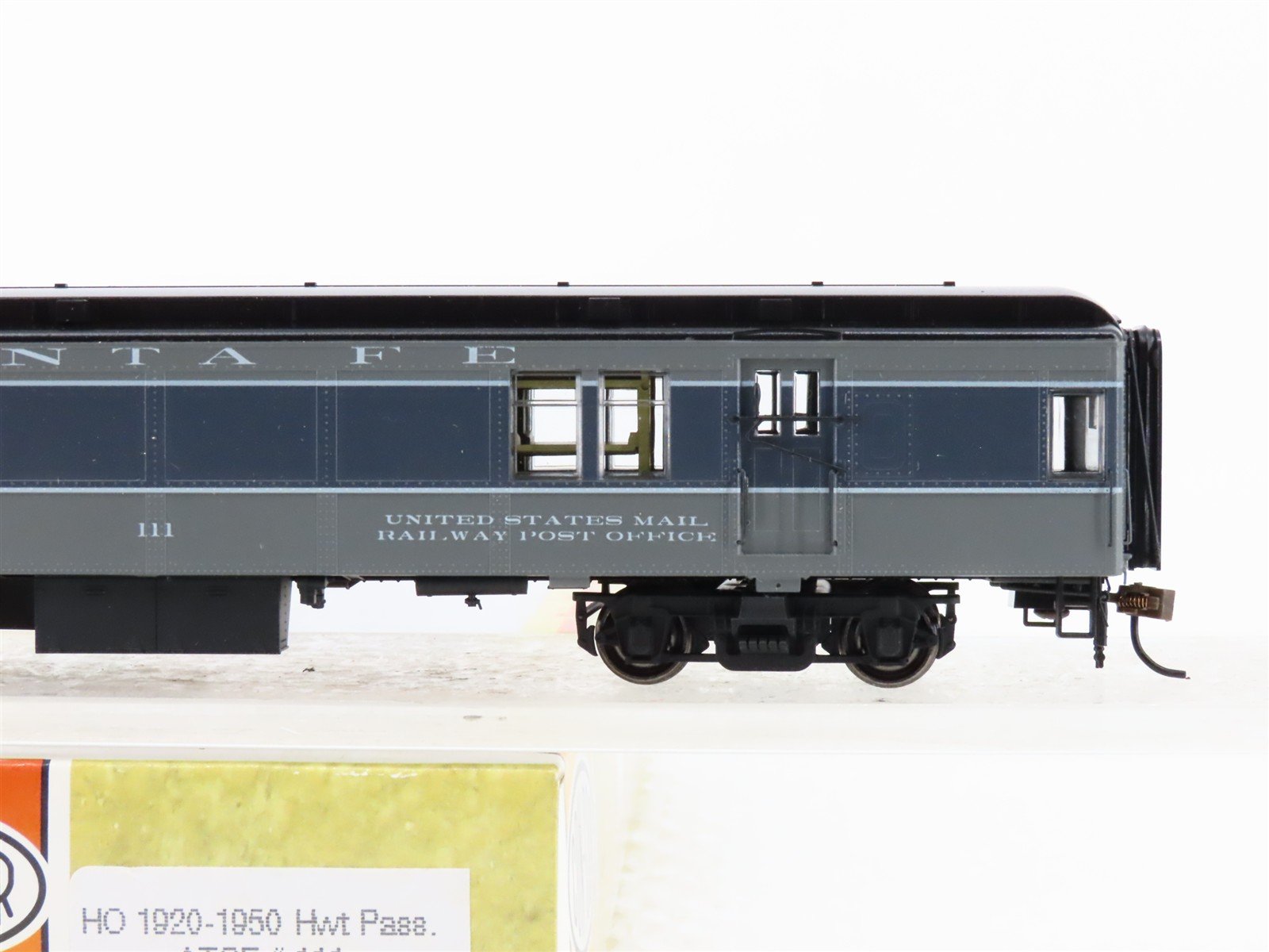 HO Scale Con-Cor 0001-094326(2) ATSF Santa Fe Baggage Passenger Car #111