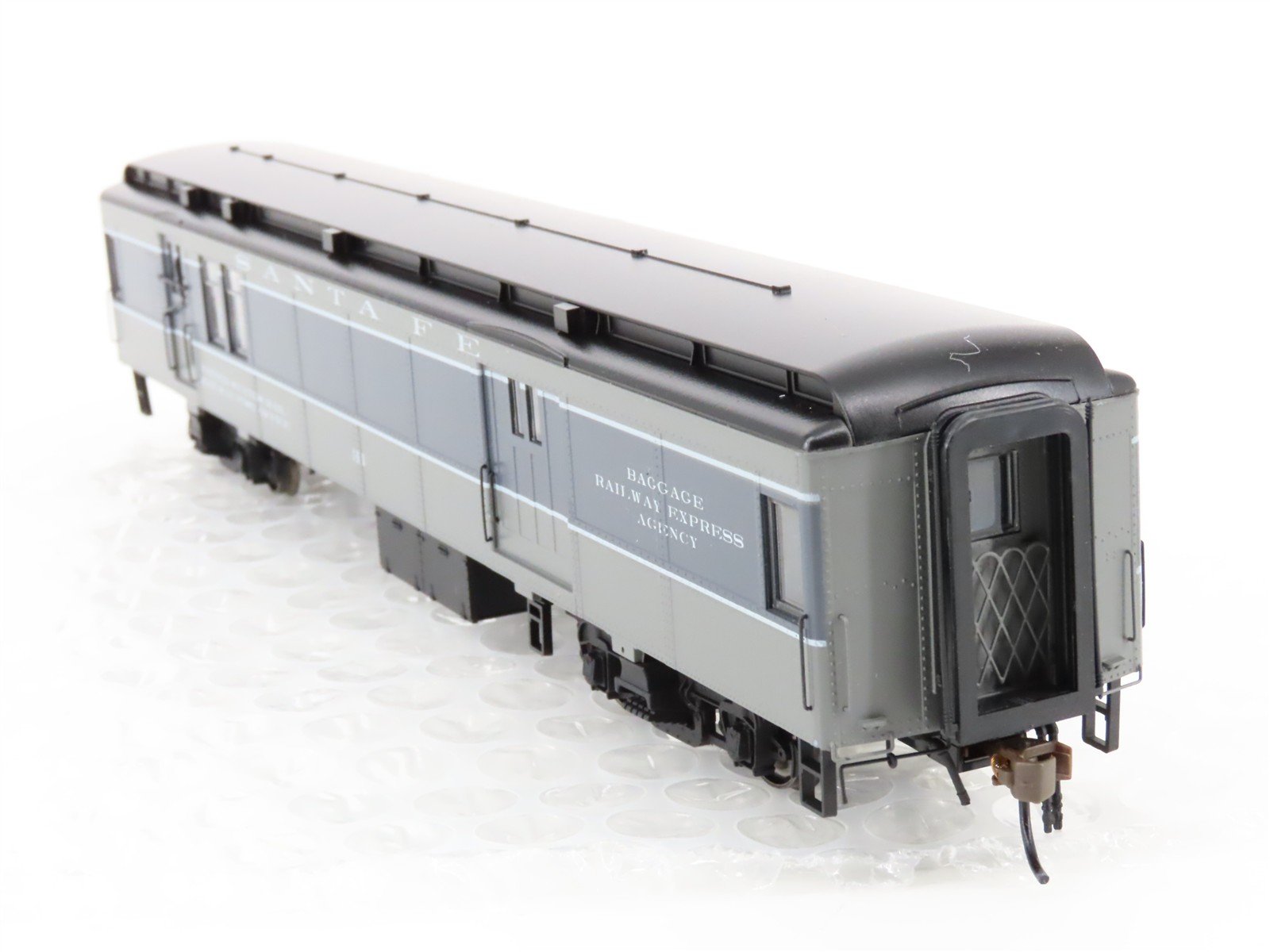 HO Scale Con-Cor 0001-094326(2) ATSF Santa Fe Baggage Passenger Car #111