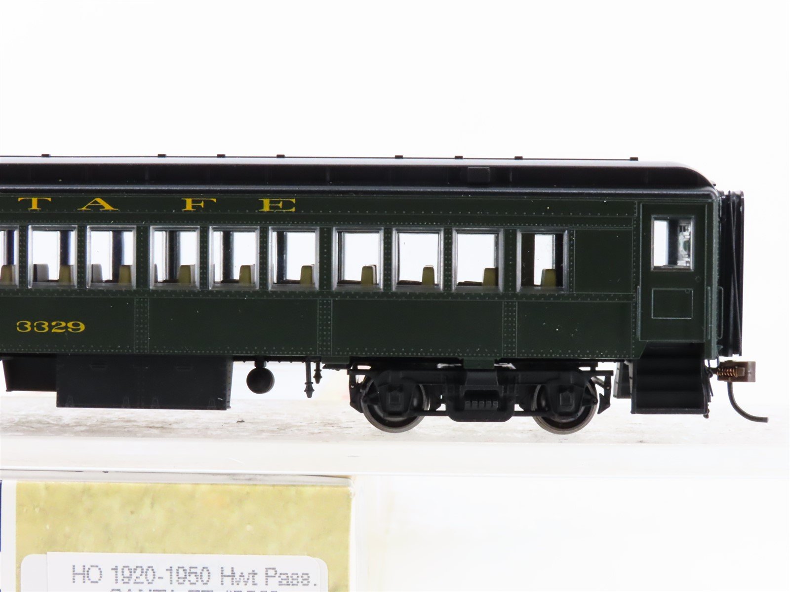 HO Scale Con-Cor 0001-094203(3) ATSF Santa Fe Railroad Coach Passenger Car #3329