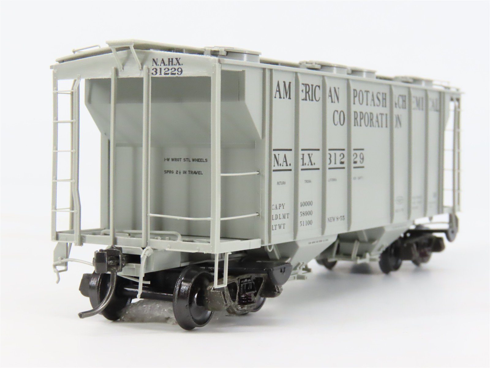 HO Scale Kadee 8323 NAHX American Potash & Chemical 2-Bay Covered Hopper RTR