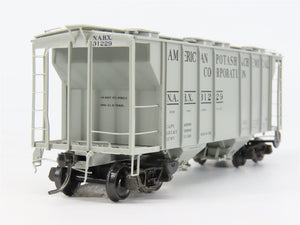 HO Scale Kadee 8323 NAHX American Potash & Chemical 2-Bay Covered Hopper RTR