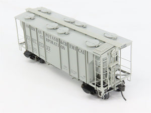 HO Scale Kadee 8323 NAHX American Potash & Chemical 2-Bay Covered Hopper RTR