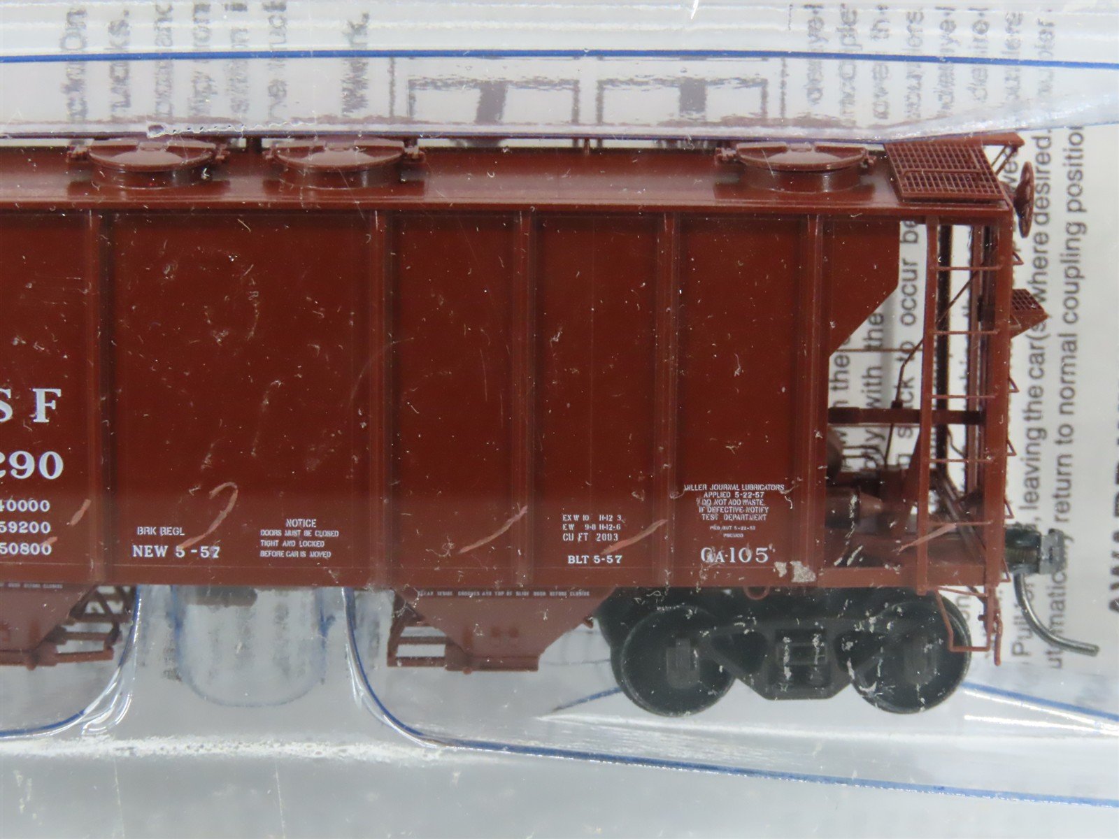 HO Scale Kadee 8219 ATSF Atchison, Topeka & Santa Fe 2-Bay Covered Hopper RTR