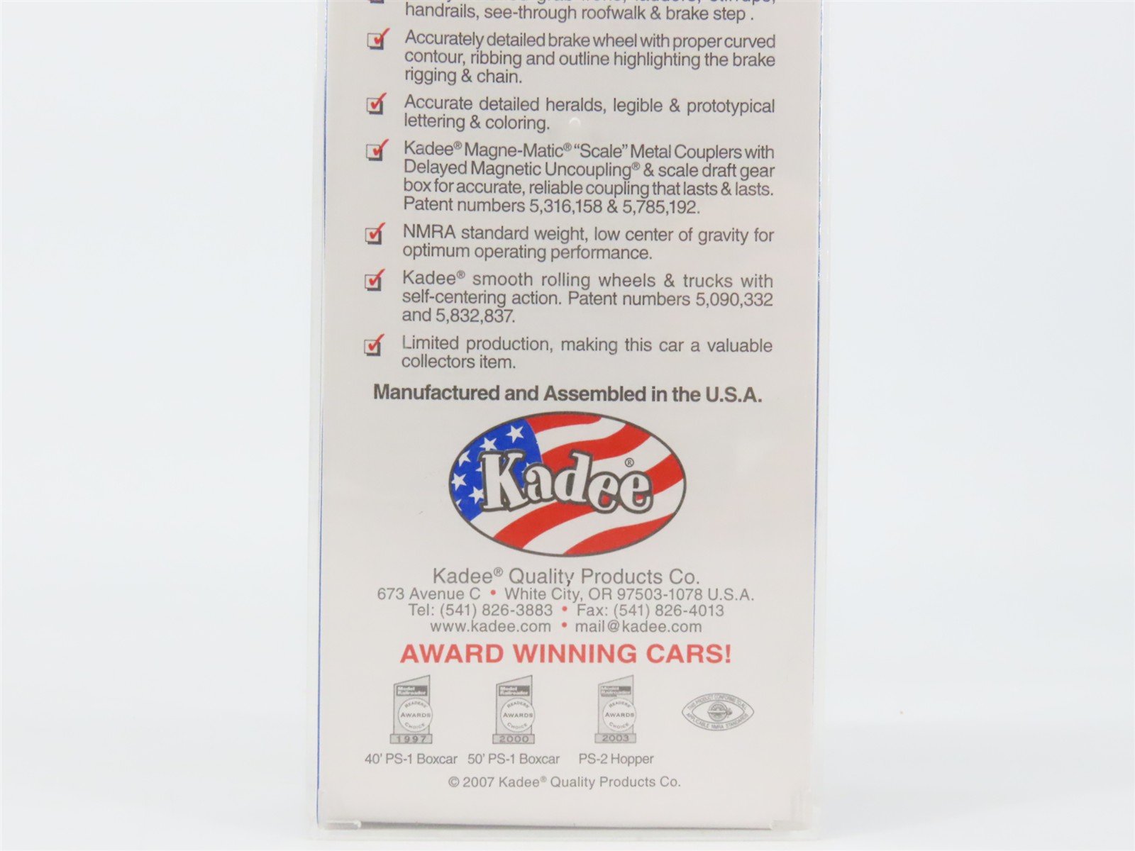 HO Scale Kadee 8215 CNW Chicago & North Western 2-Bay Covered Hopper 95330 RTR
