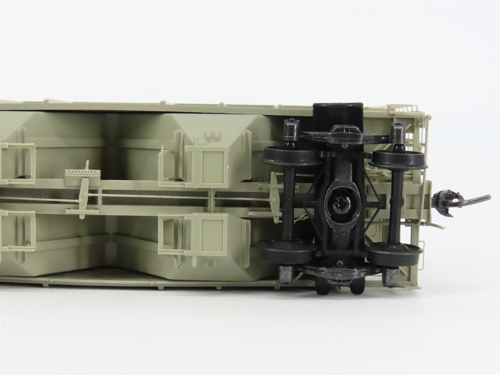 HO Scale Kadee 8639 D&RGW Denver & Rio Grande Western 2-Bay Covered Hopper RTR