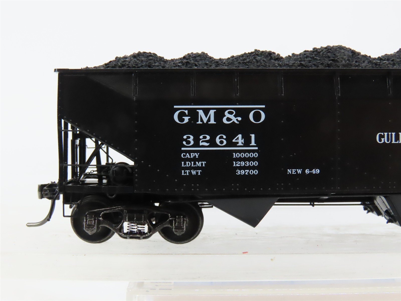 HO Scale Kadee 7516 GM&O Gulf, Mobile & Ohio 2-Bay Offset Open Hopper 32641 RTR