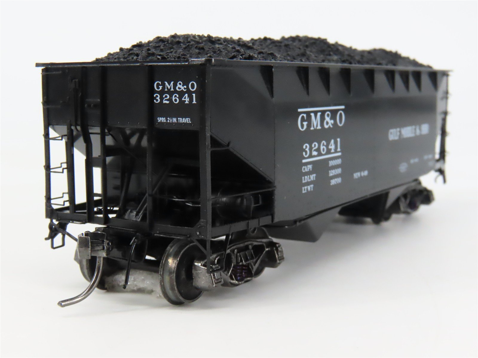 HO Scale Kadee 7516 GM&O Gulf, Mobile & Ohio 2-Bay Offset Open Hopper 32641 RTR