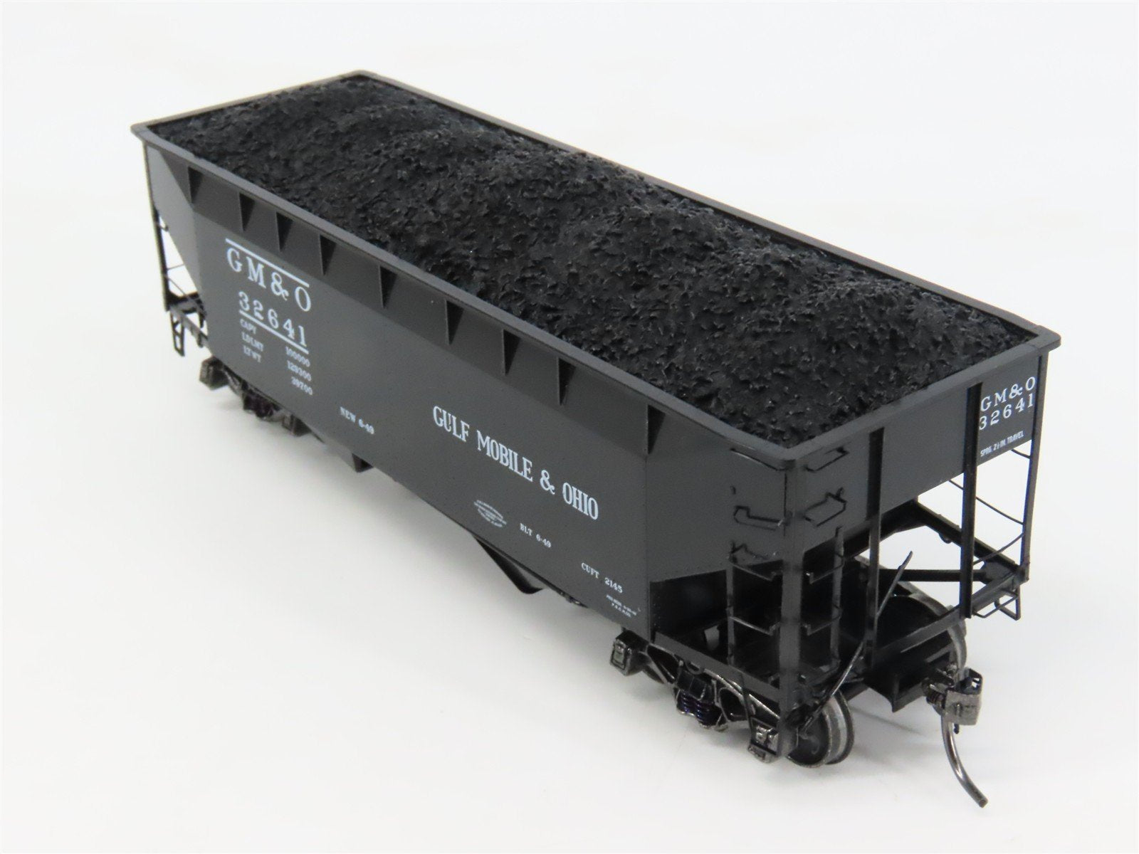 HO Scale Kadee 7516 GM&O Gulf, Mobile & Ohio 2-Bay Offset Open Hopper 32641 RTR