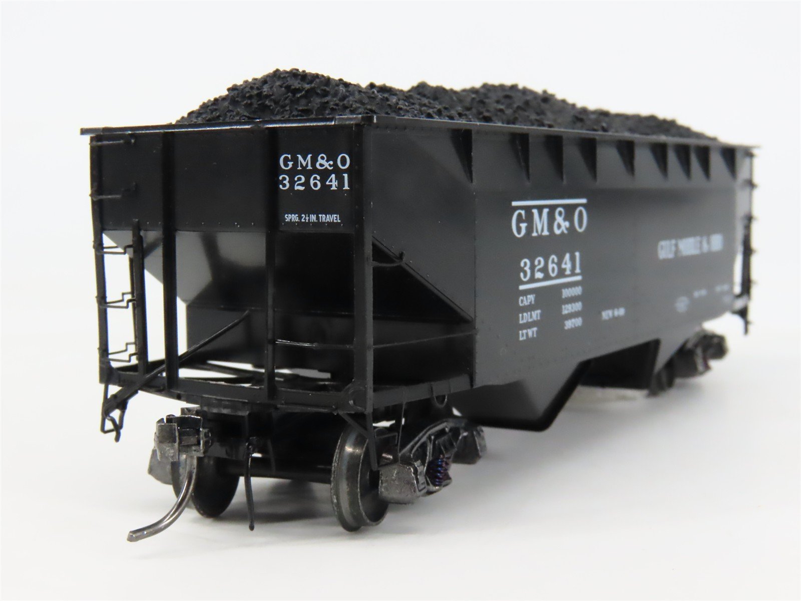 HO Scale Kadee 7516 GM&O Gulf, Mobile & Ohio 2-Bay Offset Open Hopper 32641 RTR