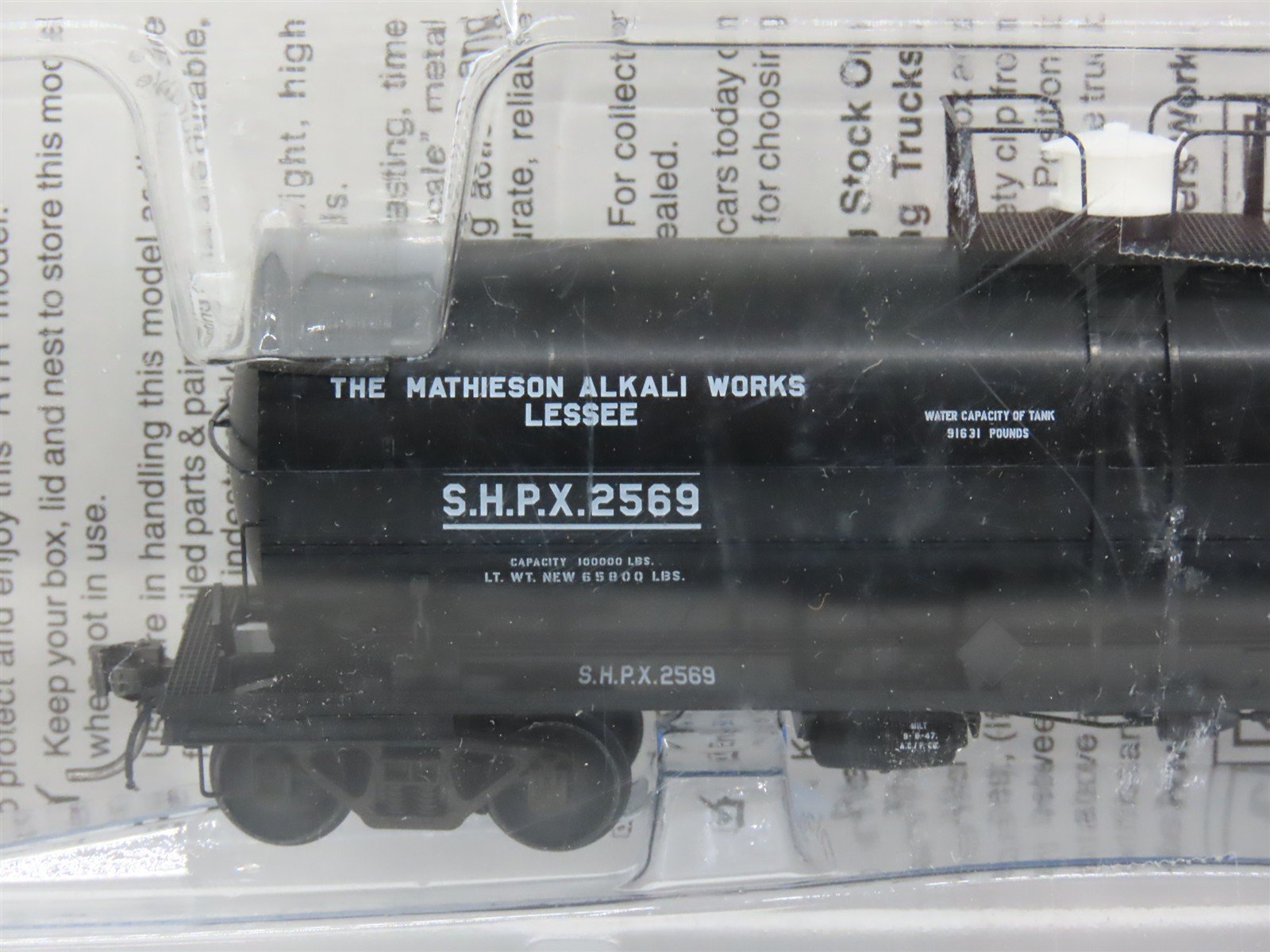 HO Scale Kadee 9014 SHPX Mathieson Chemicals Tank Car 2569 RTR