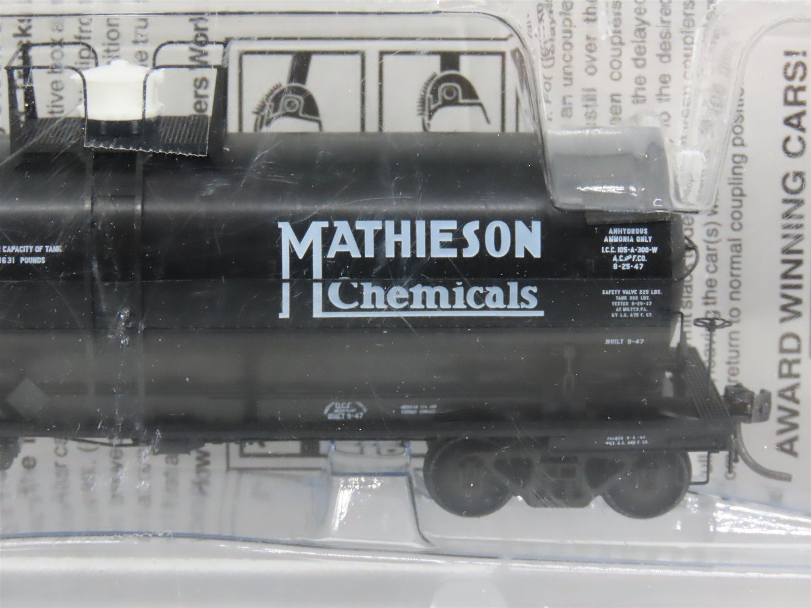 HO Scale Kadee 9014 SHPX Mathieson Chemicals Tank Car 2569 RTR