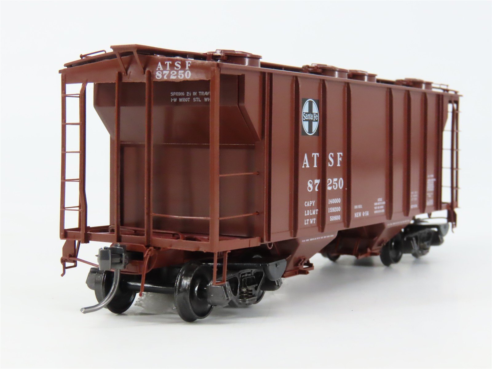 HO Scale Kadee 8613 ATSF Santa Fe 2-Bay Covered Hopper 87250 RTR