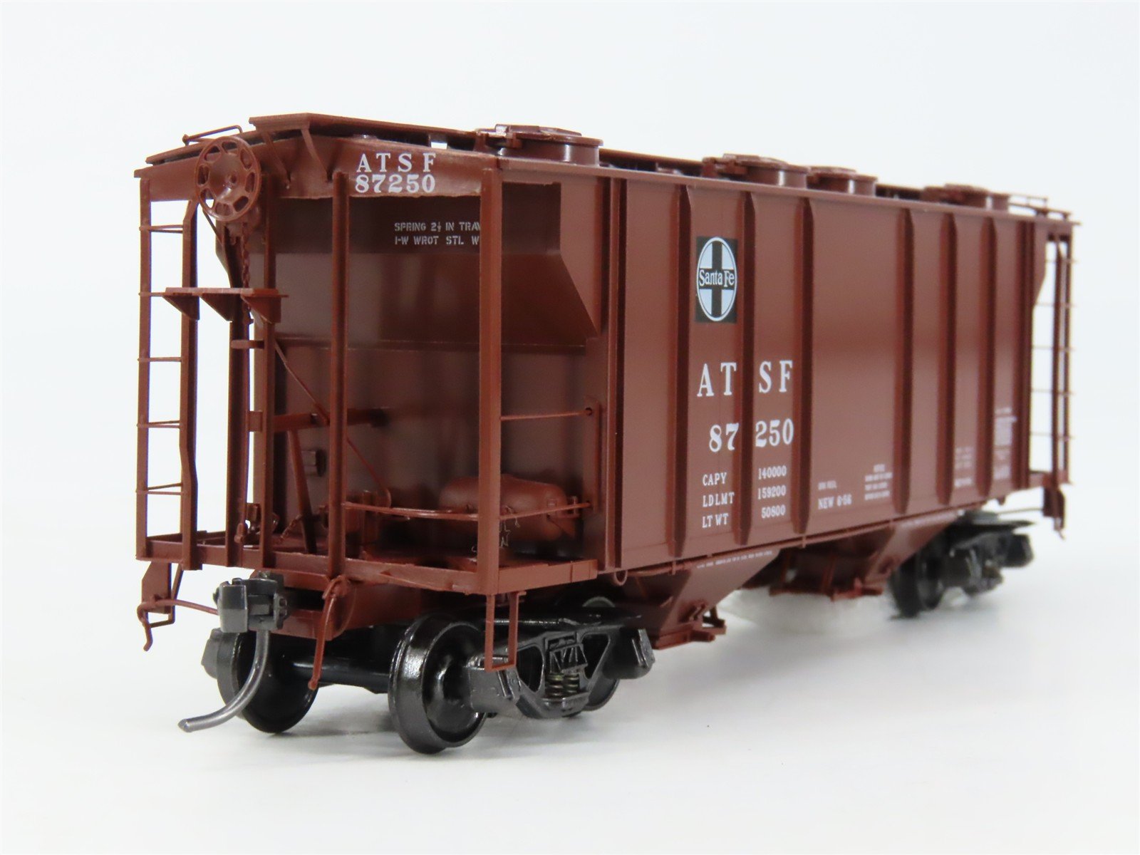 HO Scale Kadee 8613 ATSF Santa Fe 2-Bay Covered Hopper 87250 RTR