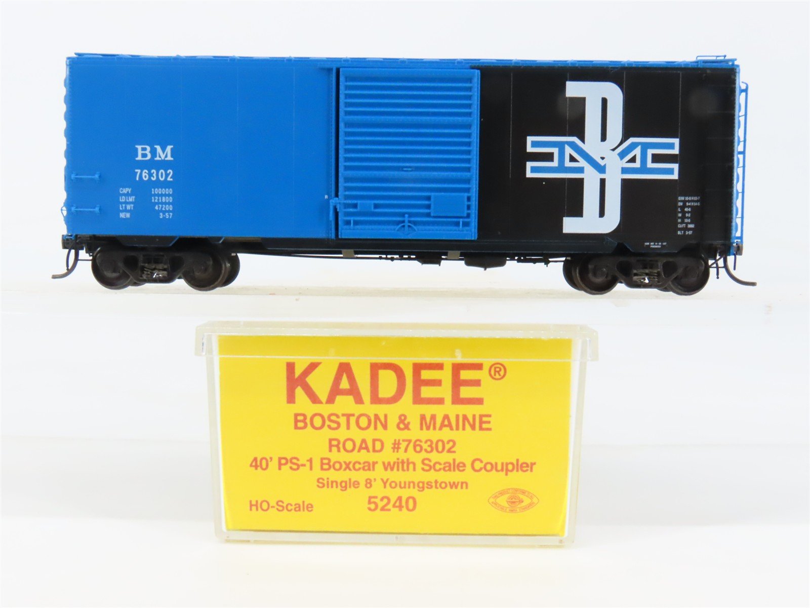 HO Scale Kadee 5240 BM Boston & Maine 40' Box Car 76302 RTR