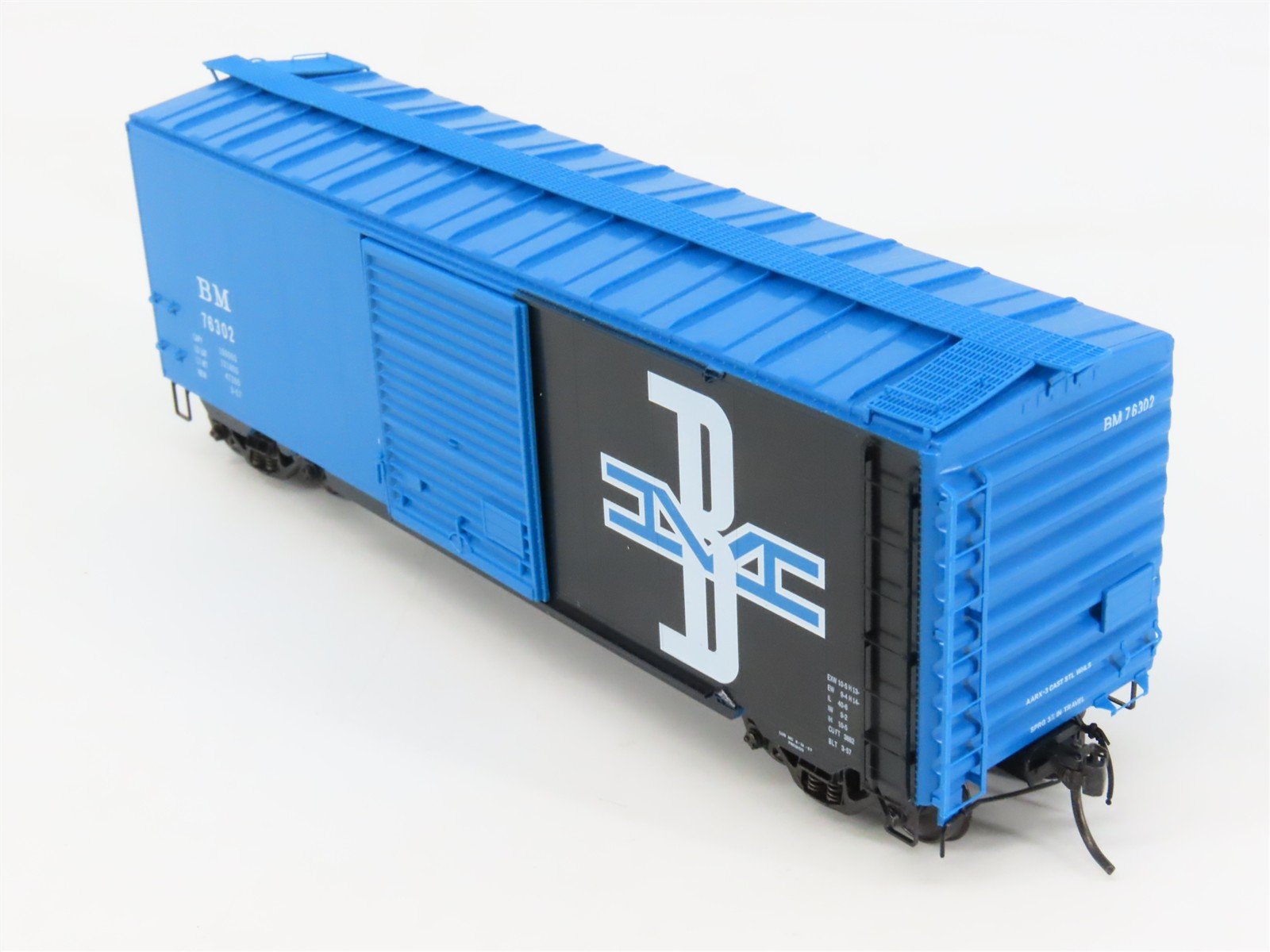HO Scale Kadee 5240 BM Boston & Maine 40' Box Car 76302 RTR