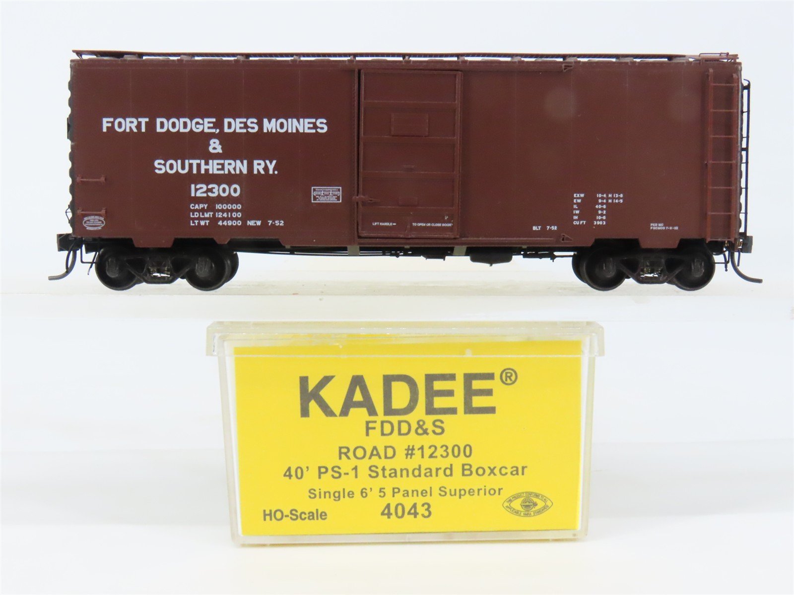 HO Scale Kadee 4043 FDD&S Fort Dodge, Des Moines & Southern 40' Box Car RTR