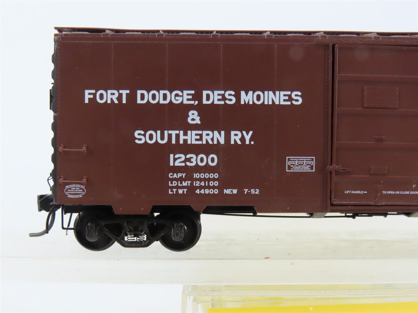 HO Scale Kadee 4043 FDD&S Fort Dodge, Des Moines & Southern 40' Box Car RTR