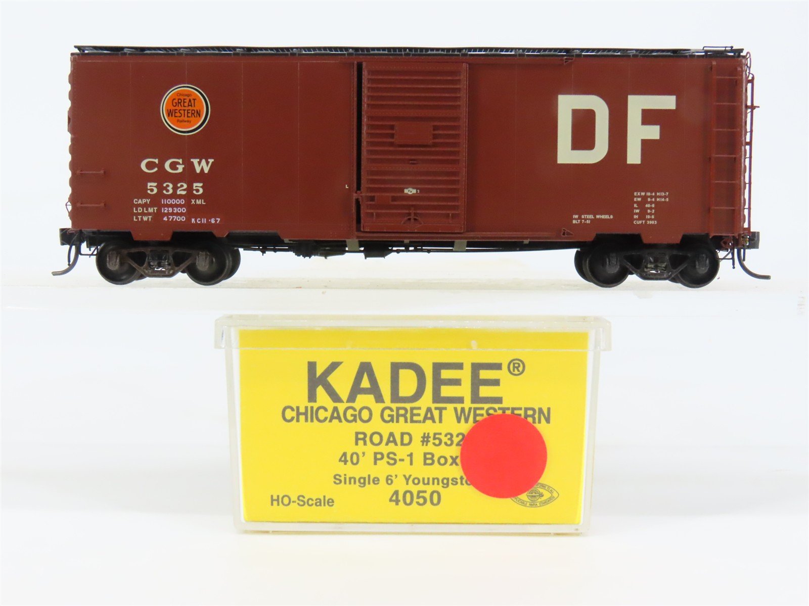 HO Scale Kadee 4050 CGW Chicago Great Western 40' Box Car 5325 RTR