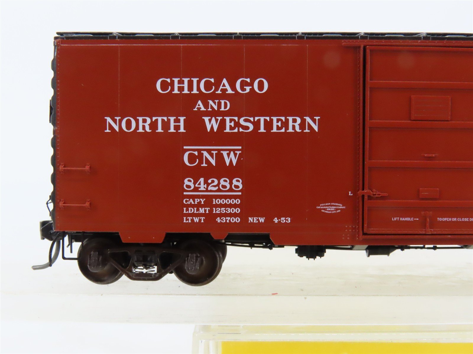 HO Scale Kadee 4804 CNW Chicago & North Western 40' Box Car 84288 RTR