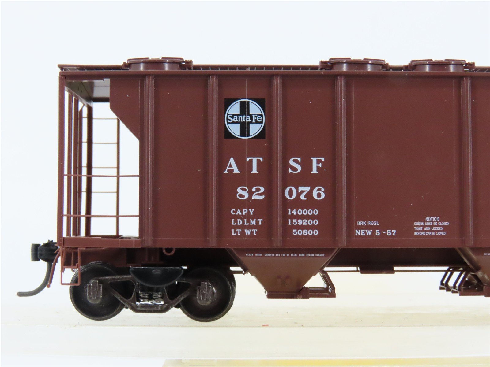 HO Scale Kadee 8210 ATSF Santa Fe 2-Bay PS-2 Covered Hopper 82076 RTR