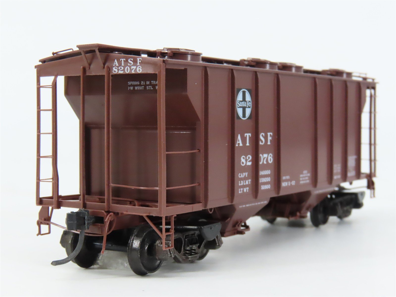 HO Scale Kadee 8210 ATSF Santa Fe 2-Bay PS-2 Covered Hopper 82076 RTR