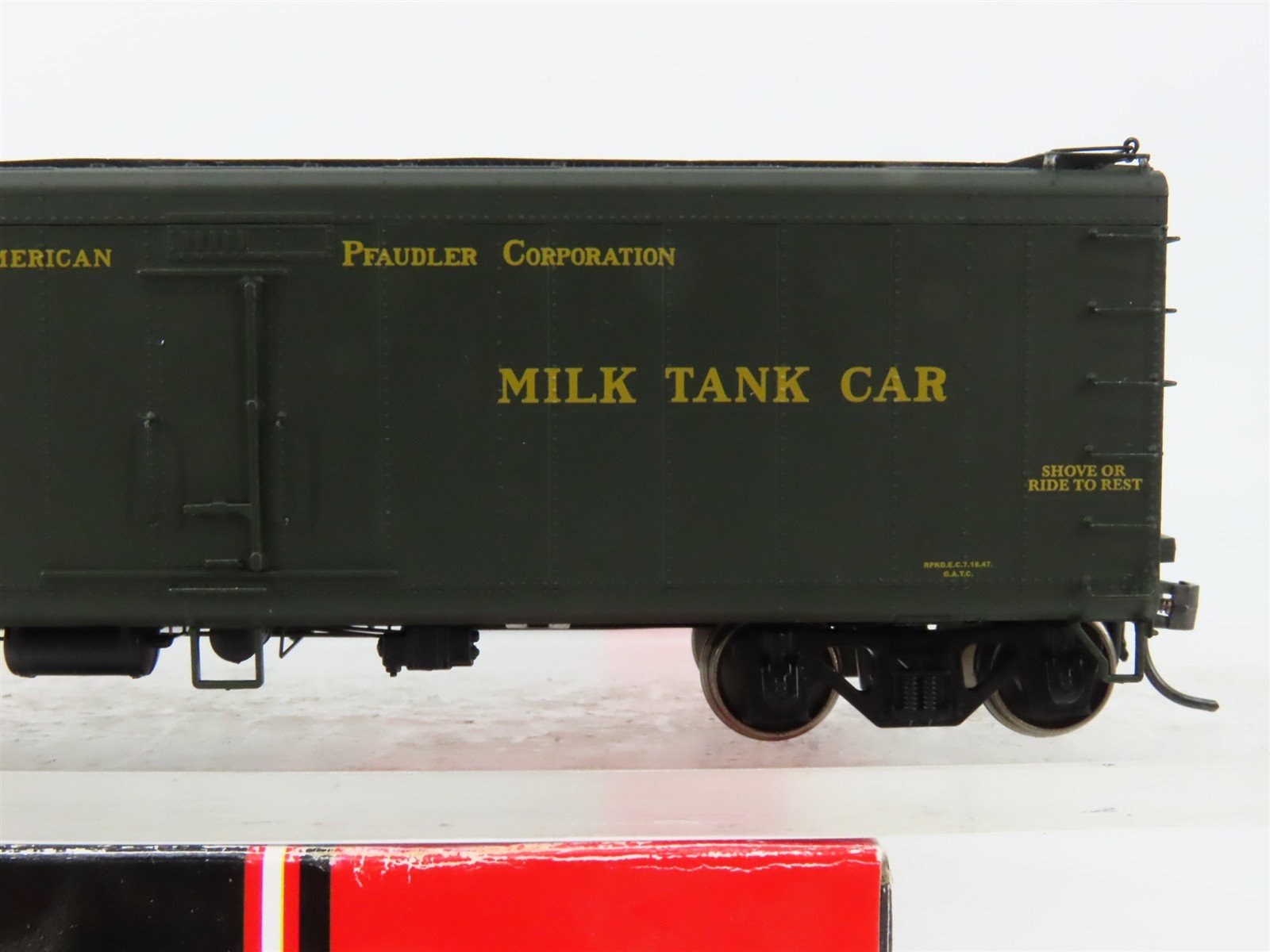 HO Scale InterMountain 48201-08 H. P. Hood & Sons Pfaudler Milk Tank Car RTR