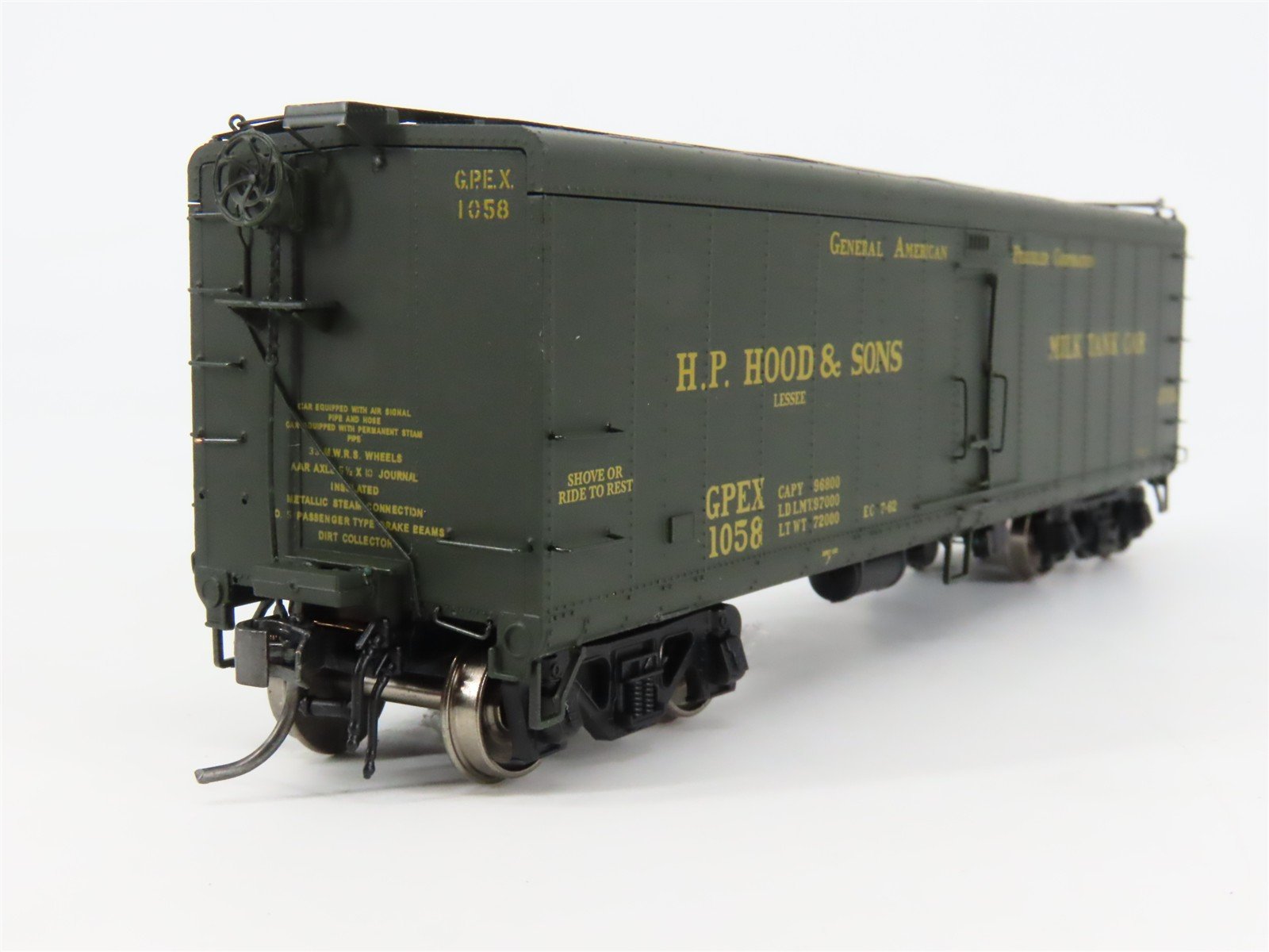 HO Scale InterMountain 48201-08 H. P. Hood & Sons Pfaudler Milk Tank Car RTR