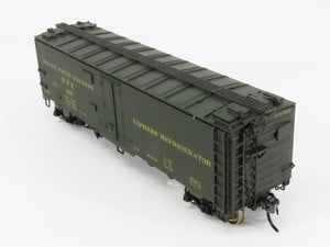 HO Scale InterMountain 46712P-02 PFE Pacific Fruit Express Reefer 907 RTR
