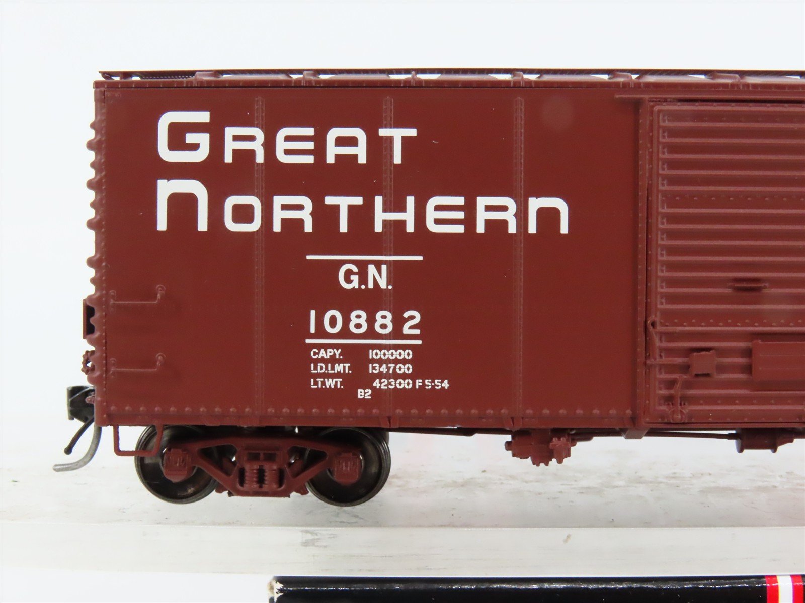 HO Scale InterMountain 46054-11 GN Great Northern 40' Box Car 10882 RTR