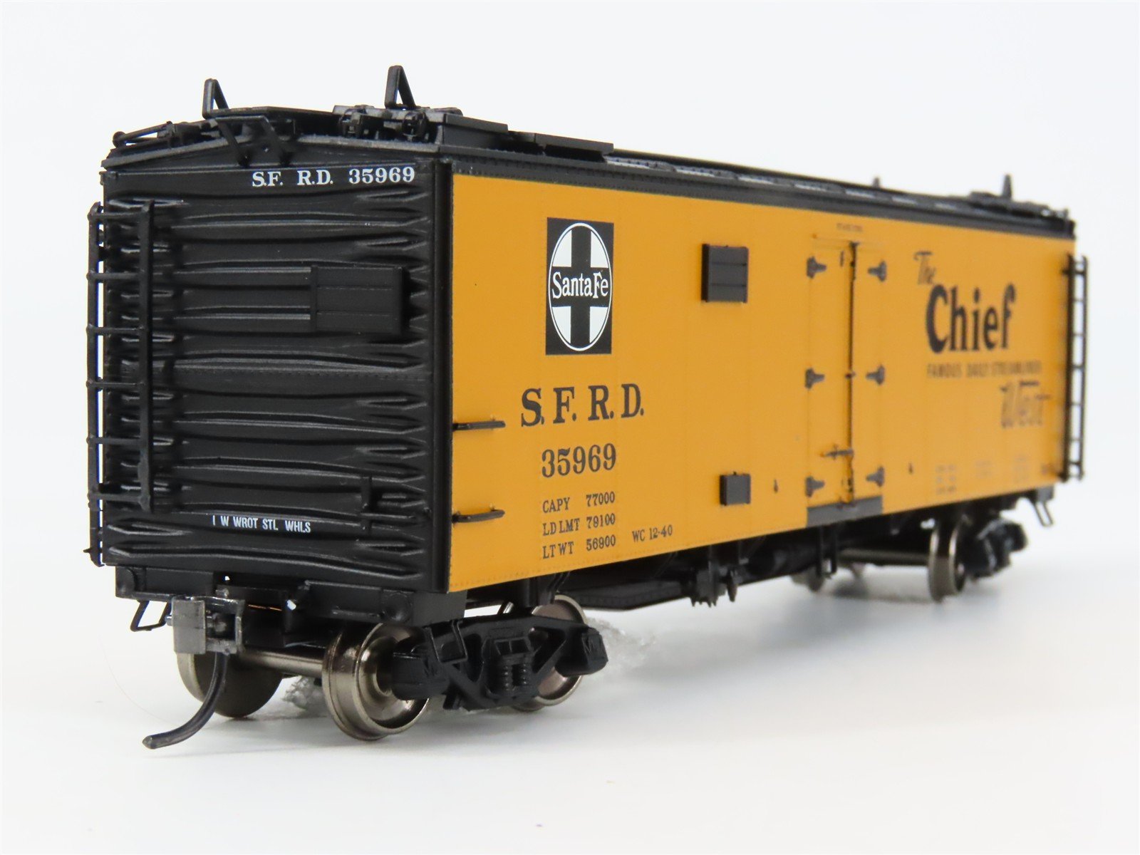 HO Scale InterMountain 46110-23 SFRD Santa Fe Reefer 35969 RTR
