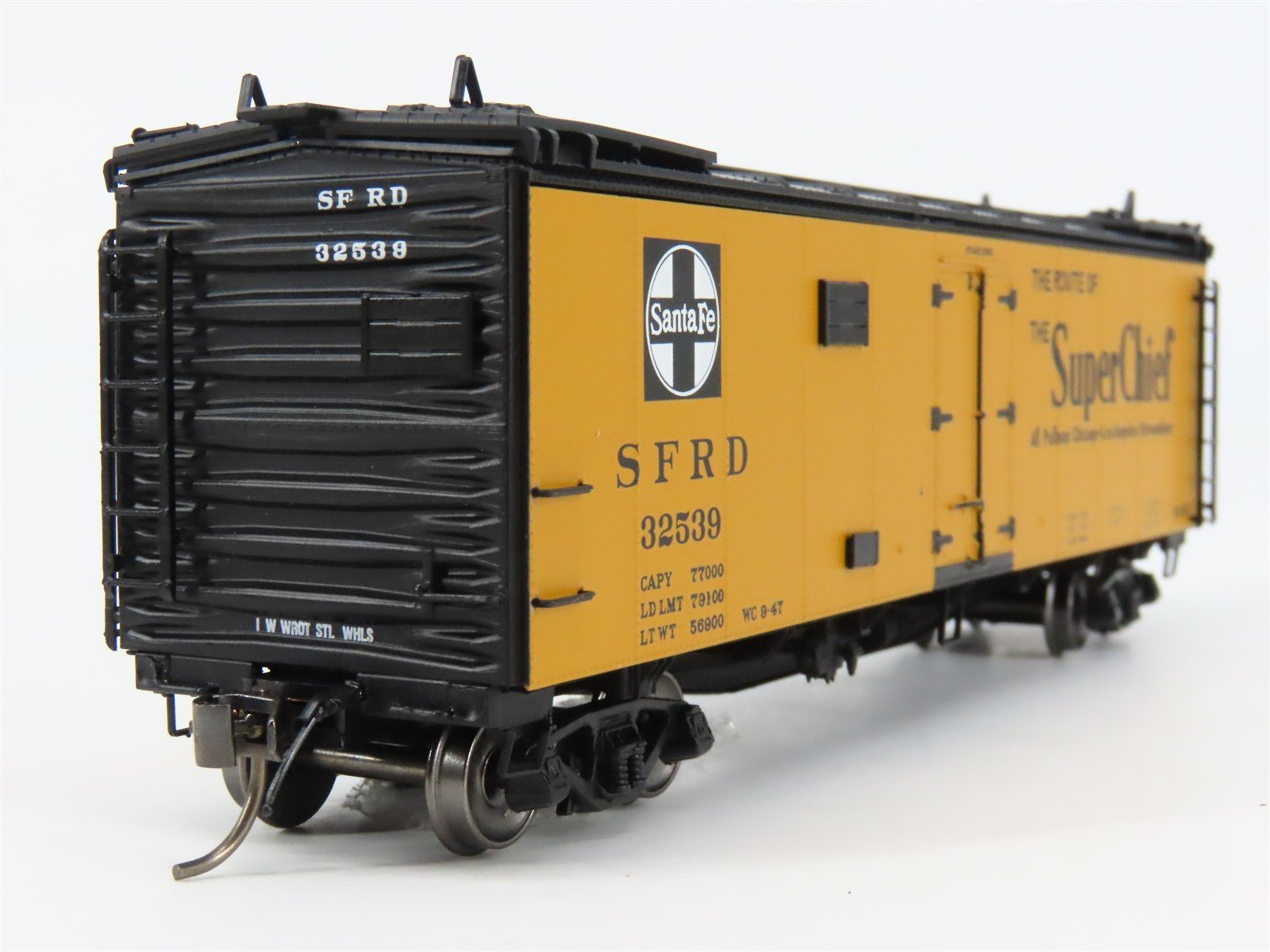 HO Scale InterMountain 46109-41 SFRD Santa Fe Reefer 32539 RTR