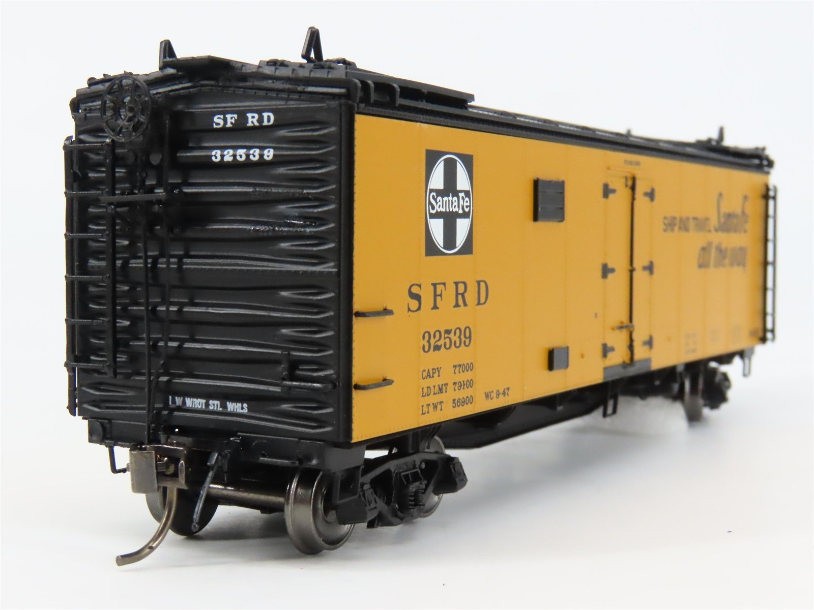 HO Scale InterMountain 46109-41 SFRD Santa Fe Reefer 32539 RTR