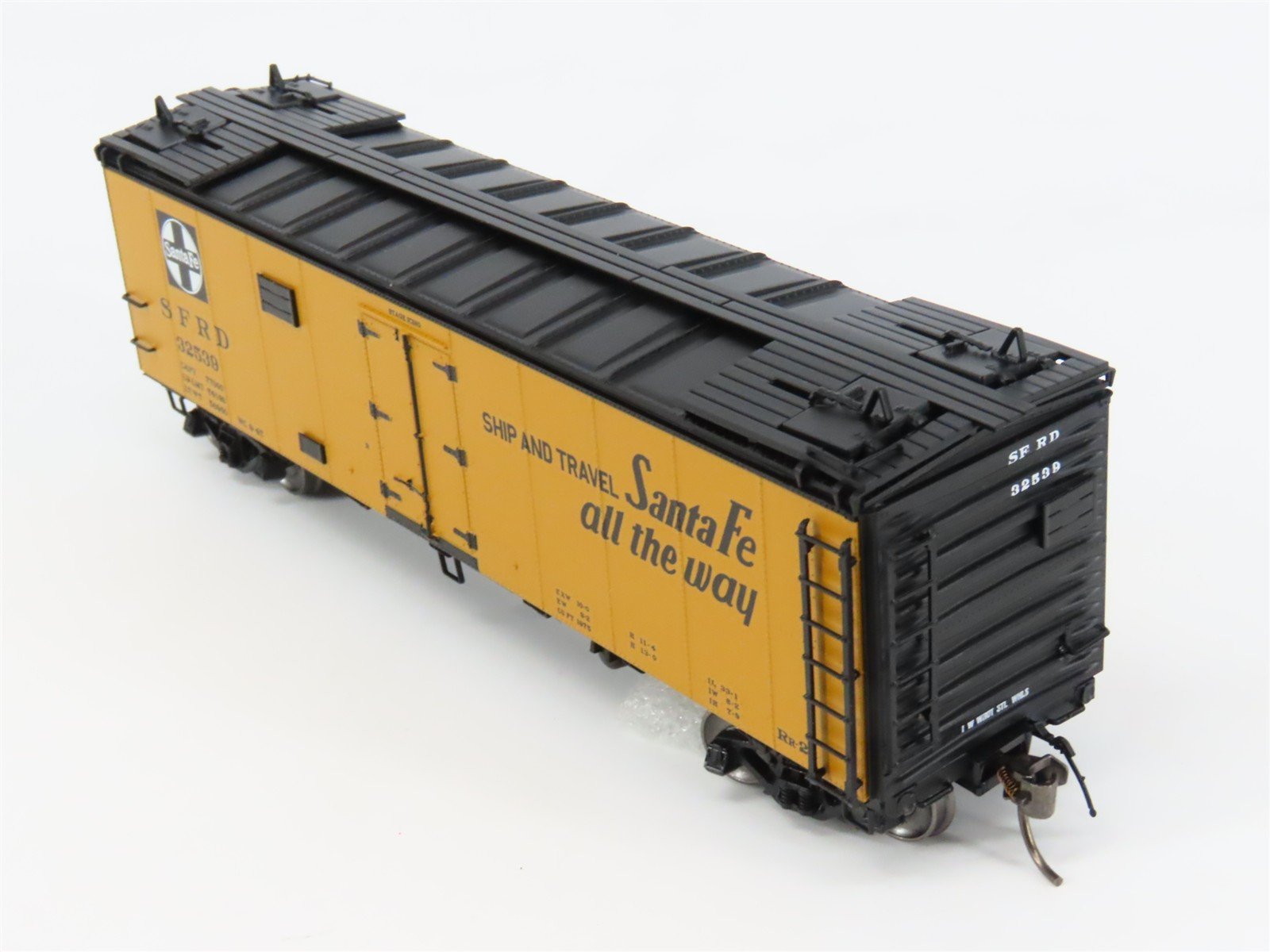 HO Scale InterMountain 46109-41 SFRD Santa Fe Reefer 32539 RTR