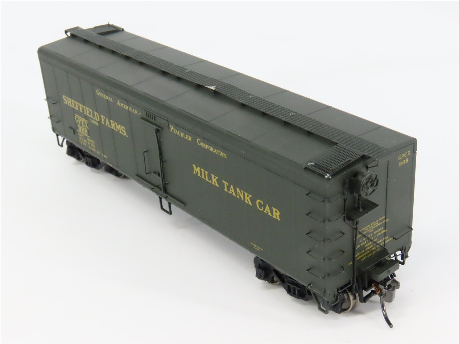 HO Scale InterMountain 48204-05 GPEX Sheffield Farms Box Car 988 RTR