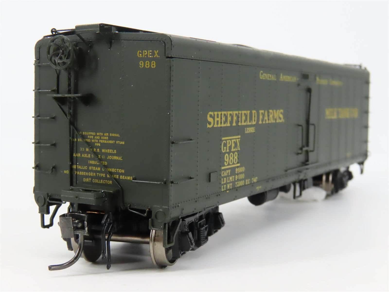 HO Scale InterMountain 48204-05 GPEX Sheffield Farms Box Car 988 RTR