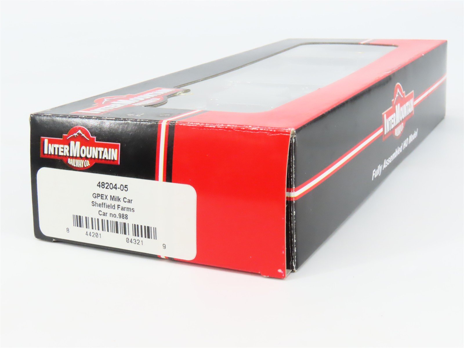 HO Scale InterMountain 48204-05 GPEX Sheffield Farms Box Car 988 RTR