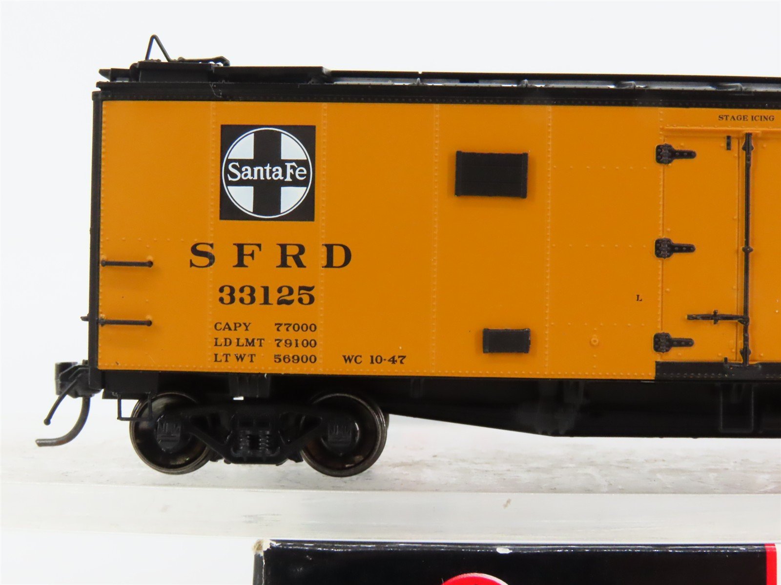 HO Scale InterMountain 46107-36 ATSF Santa Fe Reefer 33125 RTR